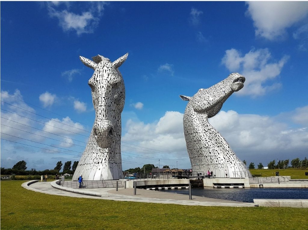 Visit the awe-inspiring Kelpies sculptures in Falkirk, Scotland. A tribute to industrial heritage and Scottish folklore, this tour offers history, art, and stunning views.