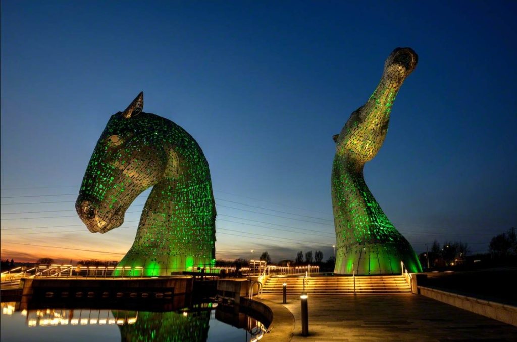 Visit the awe-inspiring Kelpies sculptures in Falkirk, Scotland. A tribute to industrial heritage and Scottish folklore, this tour offers history, art, and stunning views.